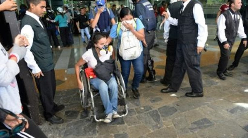 Χάος στη Βενεζουέλα: Η αστυνομία έριξε χημικά σε εμπορικό κέντρο – Τραυματίστηκαν 17 παιδιά (βίντεο)